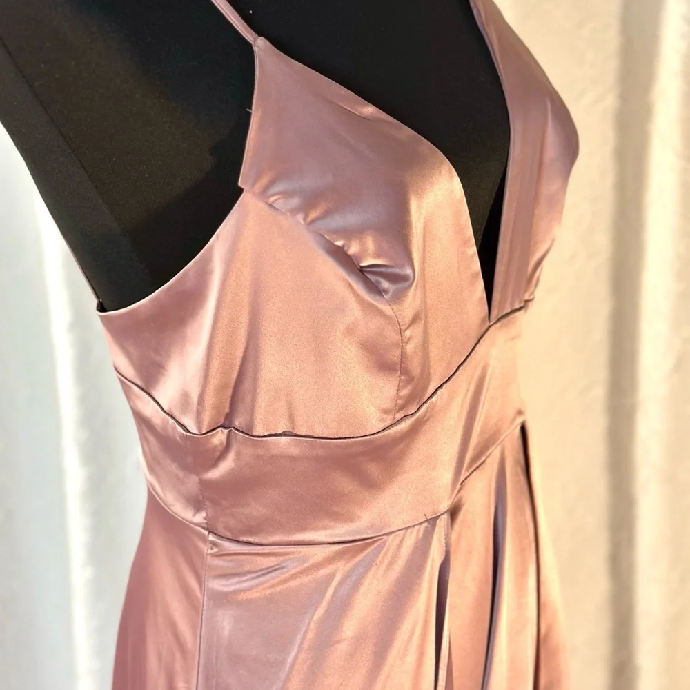 Windsor elegant Rose flowy dress. - Picture 4 of 14